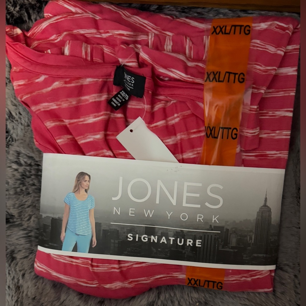 Woman’s NWT Jones New York Signature short sleeve pajamas